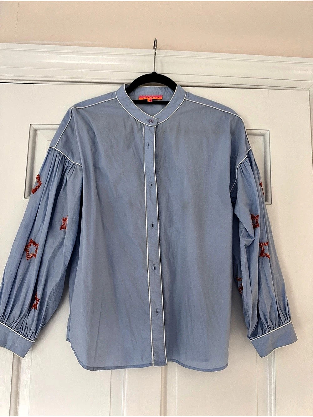 Vilagallo Embroidered Button Down in Blue Size 42 Like New